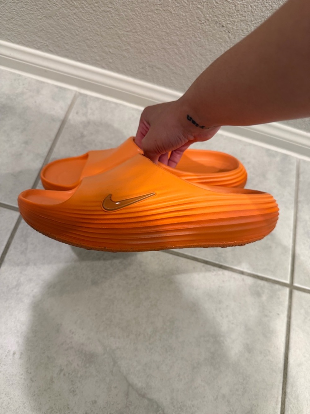 Nike Rejuven8 slides orange 🍊 - Picture 3 of 6